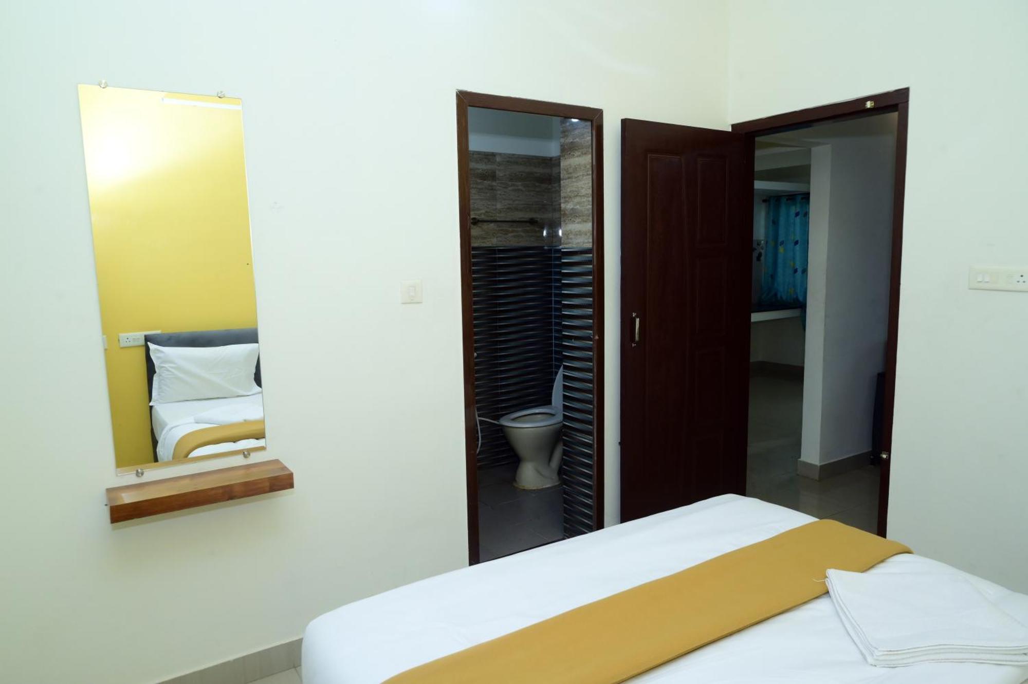 Hotel Aradhya Inn Deralakatte Mangaluru Exterior foto