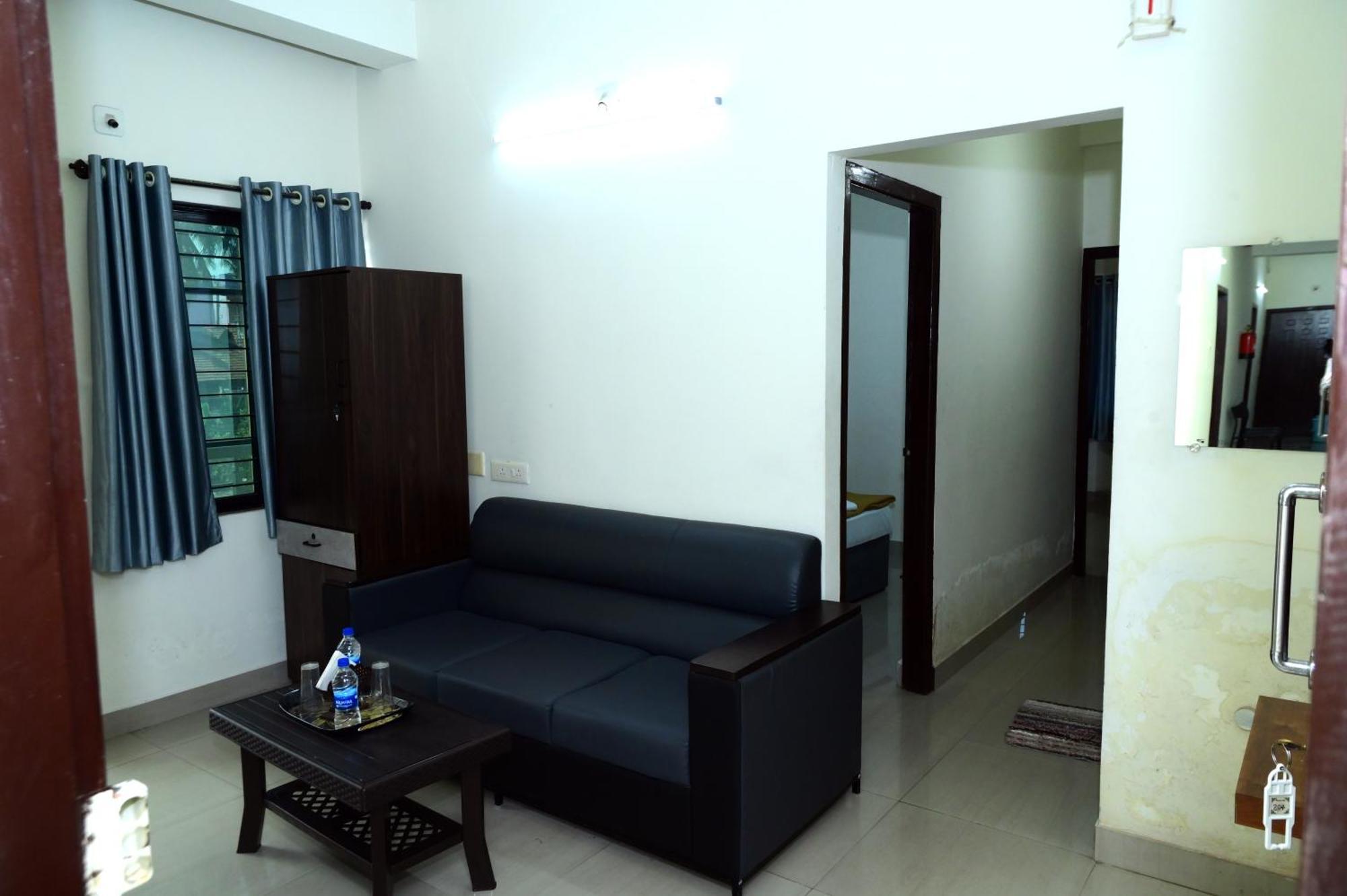 Hotel Aradhya Inn Deralakatte Mangaluru Exterior foto