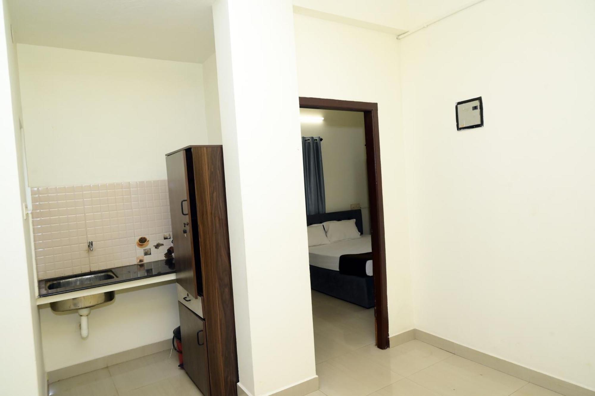 Hotel Aradhya Inn Deralakatte Mangaluru Exterior foto