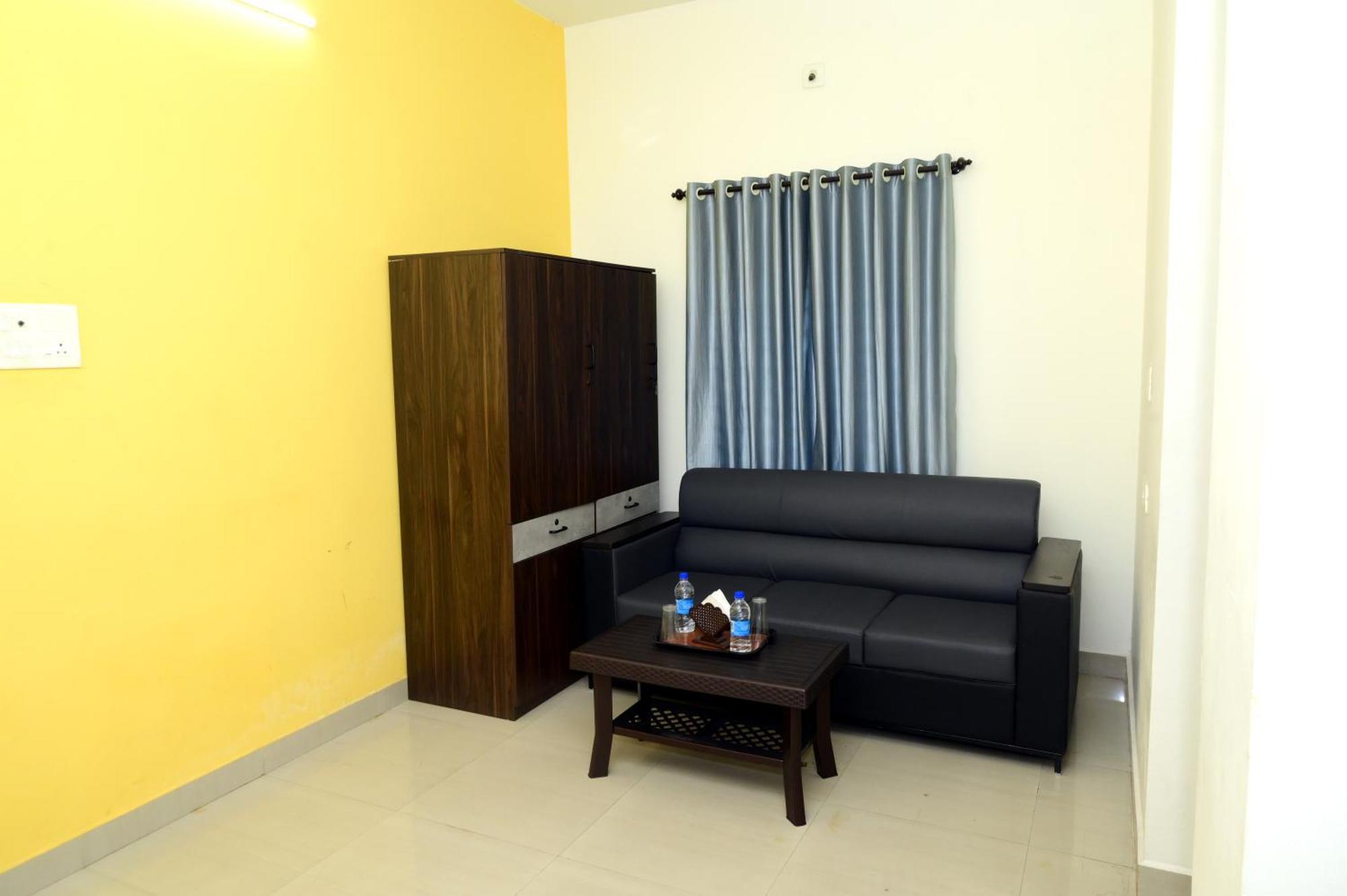 Hotel Aradhya Inn Deralakatte Mangaluru Exterior foto