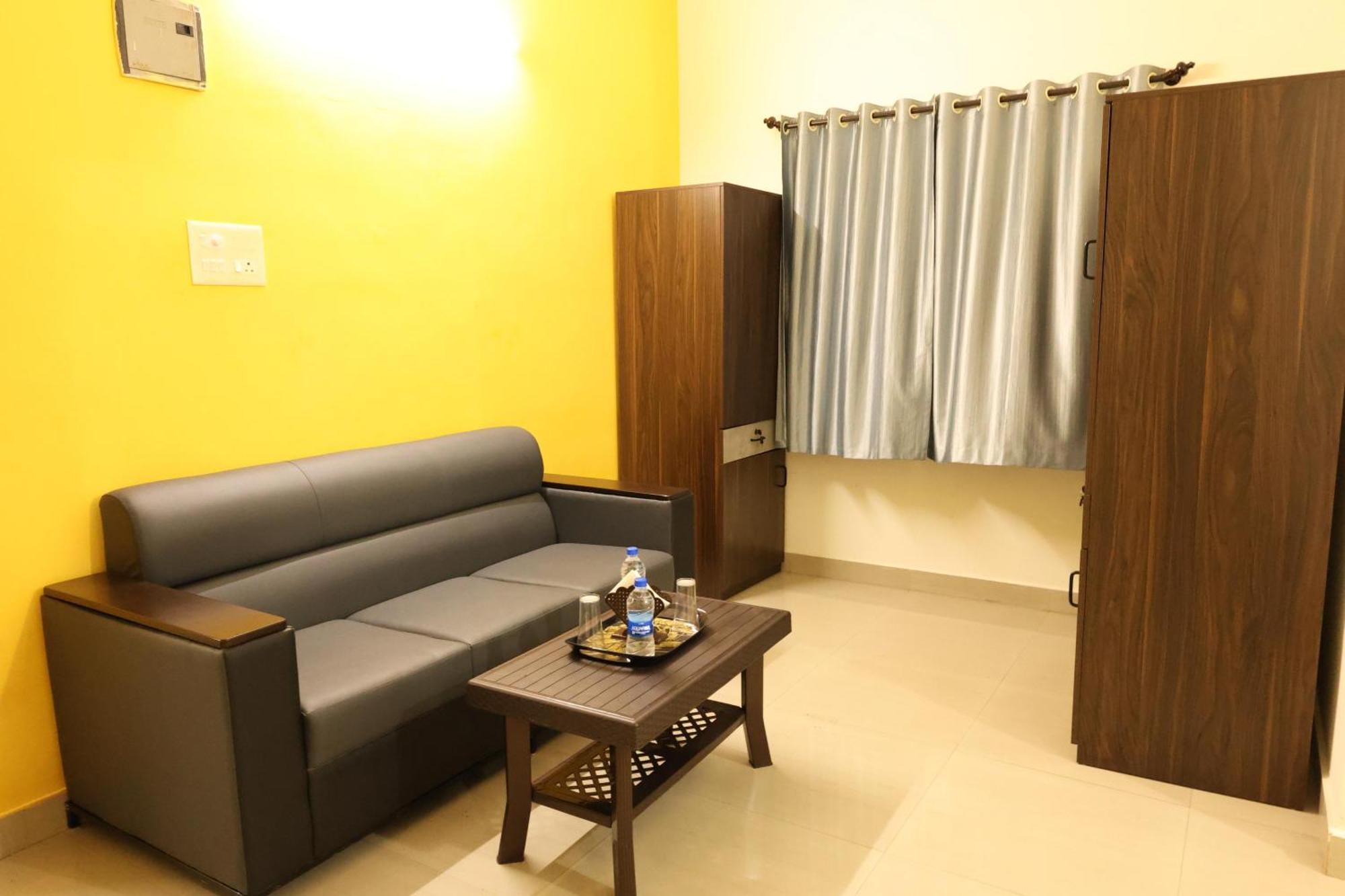 Hotel Aradhya Inn Deralakatte Mangaluru Exterior foto