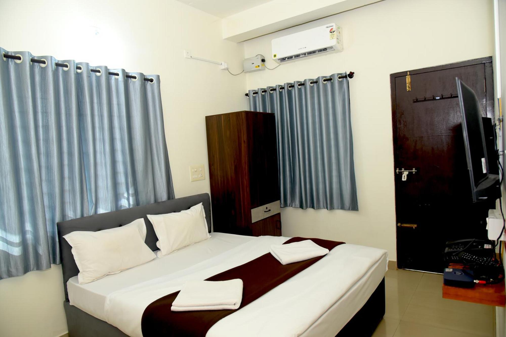 Hotel Aradhya Inn Deralakatte Mangaluru Exterior foto