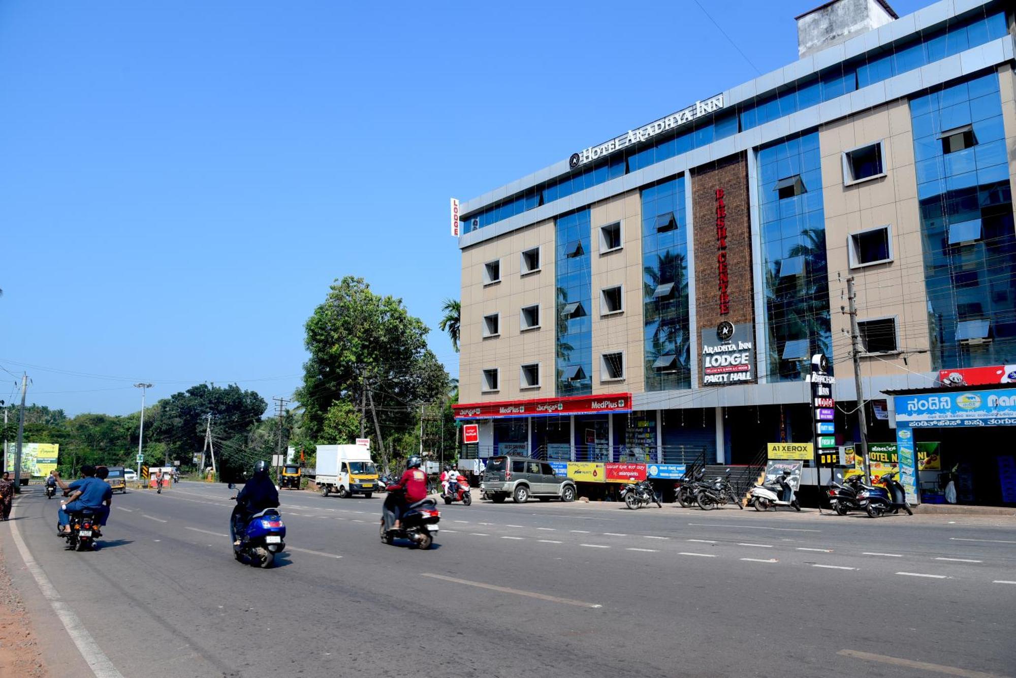 Hotel Aradhya Inn Deralakatte Mangaluru Exterior foto